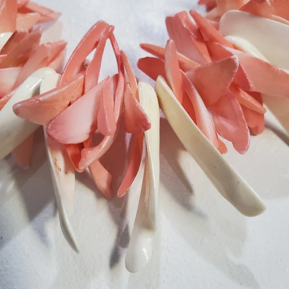 Vintage Beautiful Natural Shell Necklace Coral and White Colors